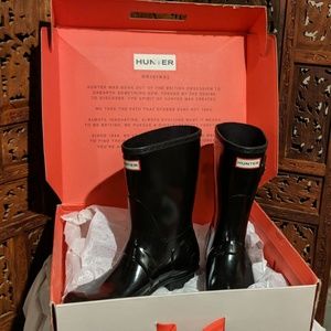 Authentic mid calf Hunter glossy black boots